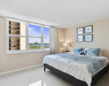 5440 N Ocean Drive - Photo Thumbnail 10