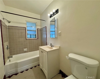 516 E Lomita Avenue - Photo Thumbnail 4