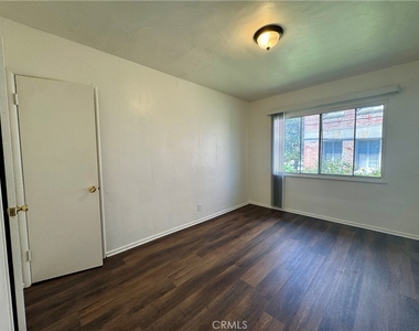 516 E Lomita Avenue - Photo Thumbnail 5