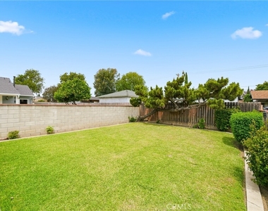 6268 N Muscatel Avenue - Photo Thumbnail 3