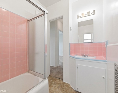 6268 N Muscatel Avenue - Photo Thumbnail 16