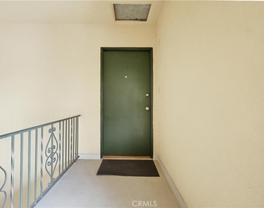 312 Raymondale - Photo Thumbnail 3