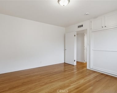 312 Raymondale - Photo Thumbnail 17