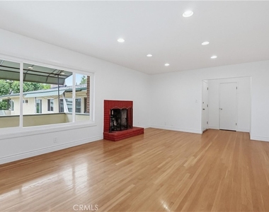 312 Raymondale - Photo Thumbnail 5
