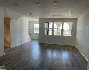 633 Winchester Drive - Photo Thumbnail 4