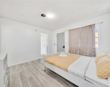 1345 Jellick Avenue - Photo Thumbnail 7