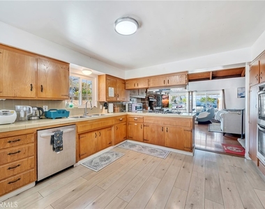 1345 Jellick Avenue - Photo Thumbnail 11