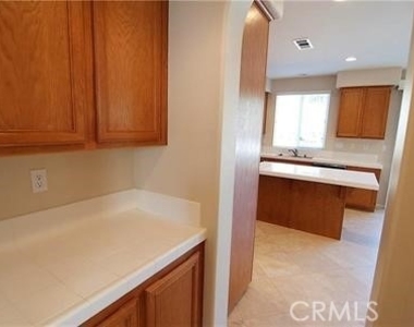 25118 Meridian - Photo Thumbnail 8