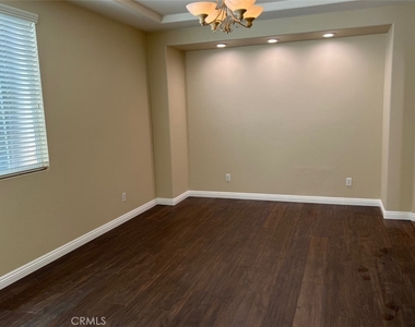 25118 Meridian - Photo Thumbnail 3
