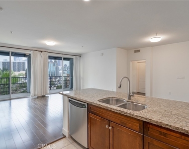 629 Traction Avenue - Photo Thumbnail 19