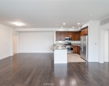 629 Traction Avenue - Photo Thumbnail 16