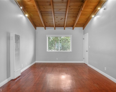 16144 Sunset Boulevard - Photo Thumbnail 6