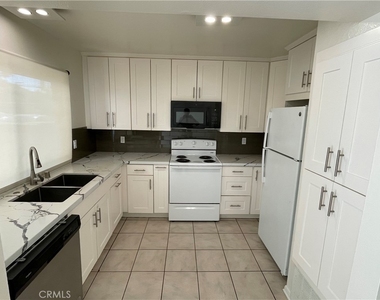18504 Mayall Street - Photo Thumbnail 5