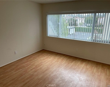 18504 Mayall Street - Photo Thumbnail 12