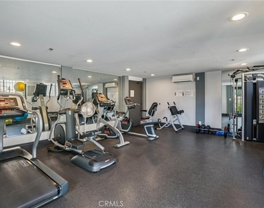 11162 Camarillo St - Photo Thumbnail 6