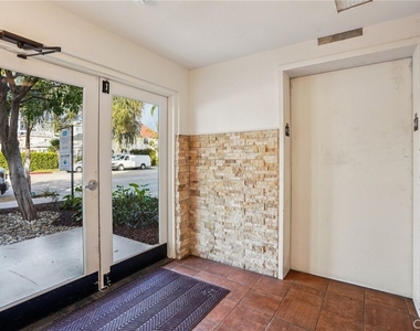 11162 Camarillo St - Photo Thumbnail 4