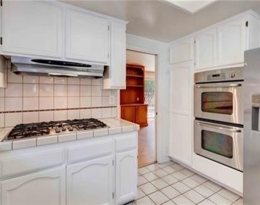 12022 Falcon Crest Way - Photo Thumbnail 10