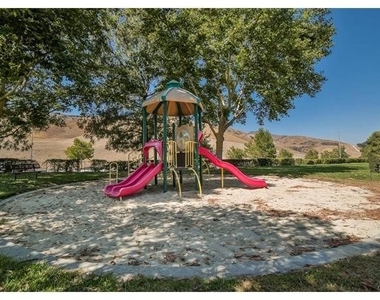 12022 Falcon Crest Way - Photo Thumbnail 45