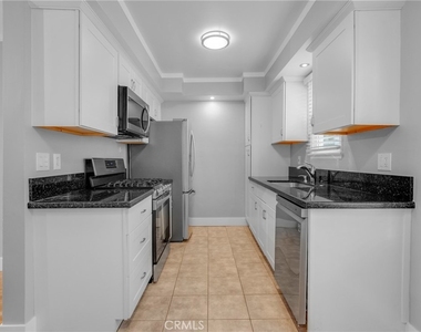 16144 Sunset Boulevard - Photo Thumbnail 7