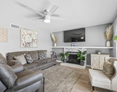 820 Blackwood Dr - Photo Thumbnail 3
