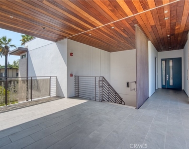125 Hurlbut Street - Photo Thumbnail 4