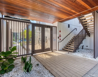 125 Hurlbut Street - Photo Thumbnail 2
