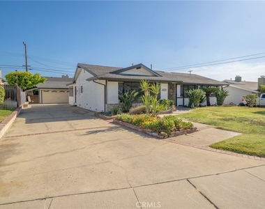 1032 E Buckboard - Photo Thumbnail 1