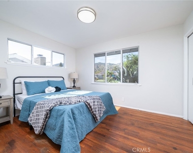 1032 E Buckboard - Photo Thumbnail 16