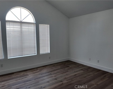 21484 Dickinson - Photo Thumbnail 9