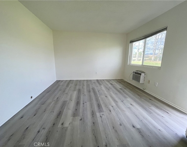 21808 Walnut Avenue - Photo Thumbnail 4