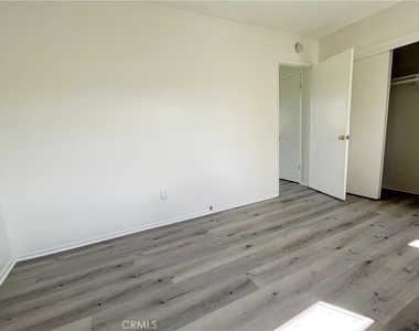 21808 Walnut Avenue - Photo Thumbnail 5