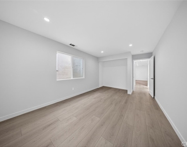 1316 1/2 Carlton Drive - Photo Thumbnail 16