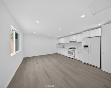 1316 1/2 Carlton Drive - Photo Thumbnail 8