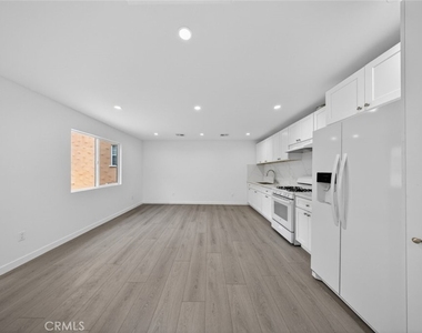 1316 1/2 Carlton Drive - Photo Thumbnail 6