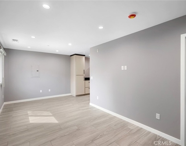 1361 Alameda Avenue - Photo Thumbnail 2