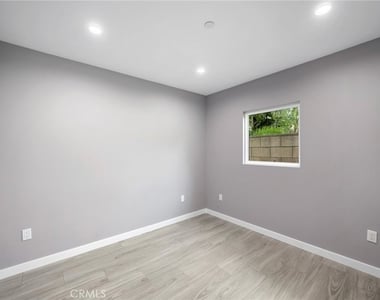 1361 Alameda Avenue - Photo Thumbnail 8