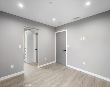 1361 Alameda Avenue - Photo Thumbnail 9