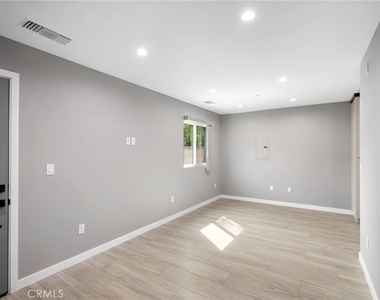 1361 Alameda Avenue - Photo Thumbnail 3