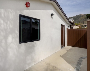 1361 Alameda Avenue - Photo Thumbnail 13