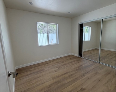 8828 N Odessa Avenue - Photo Thumbnail 12