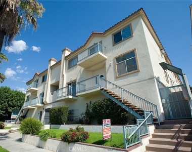 2345 Montrose Avenue - Photo Thumbnail 34