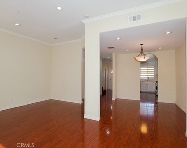 2345 Montrose Avenue - Photo Thumbnail 2