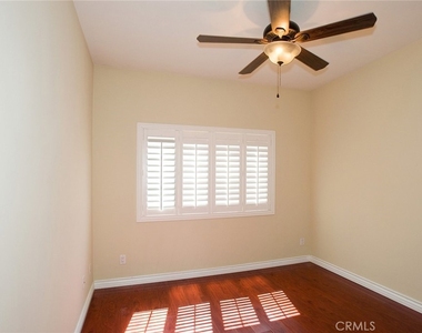 2345 Montrose Avenue - Photo Thumbnail 21