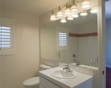 2345 Montrose Avenue - Photo Thumbnail 27