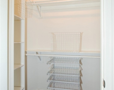 2345 Montrose Avenue - Photo Thumbnail 29