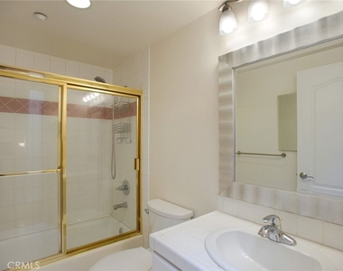 2345 Montrose Avenue - Photo Thumbnail 20