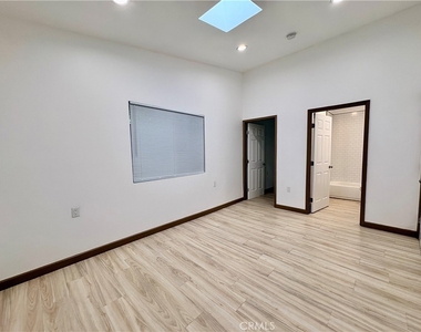 753 Baylor Avenue - Photo Thumbnail 5