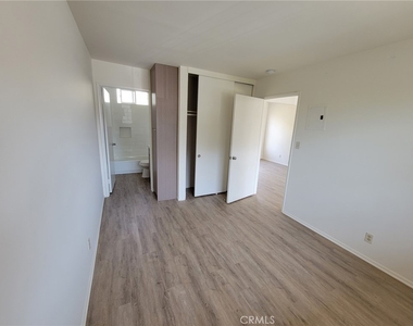 3607 Griffin - Photo Thumbnail 2