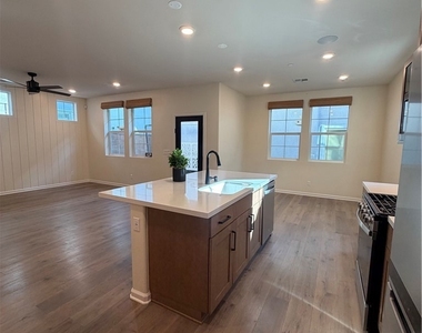 4029 Summer Way - Photo Thumbnail 10