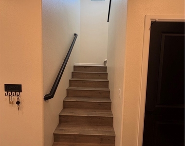 4029 Summer Way - Photo Thumbnail 3
